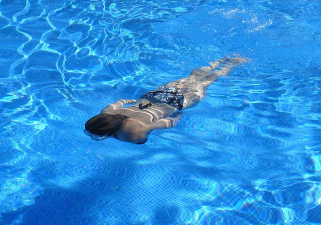 Nauka pływania – czy pływanie to solidny sport dla potomstwa?